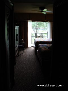 Savanna-view, 2 queen bed room from door